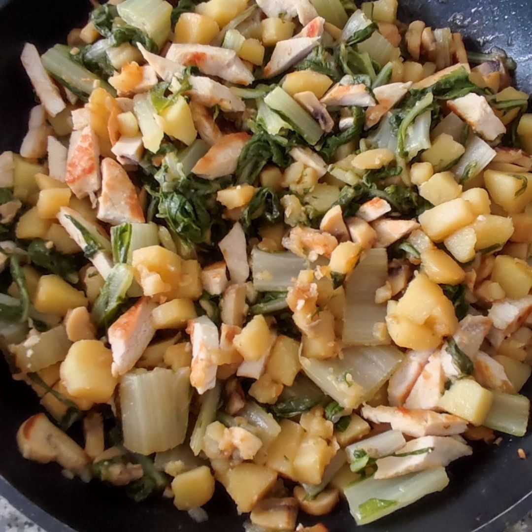 Salteado de acelgas y pollo Salteado de acelgas y pollo