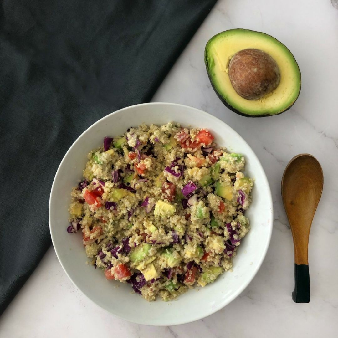 Ensalada de quinoa con salsa de yogur 