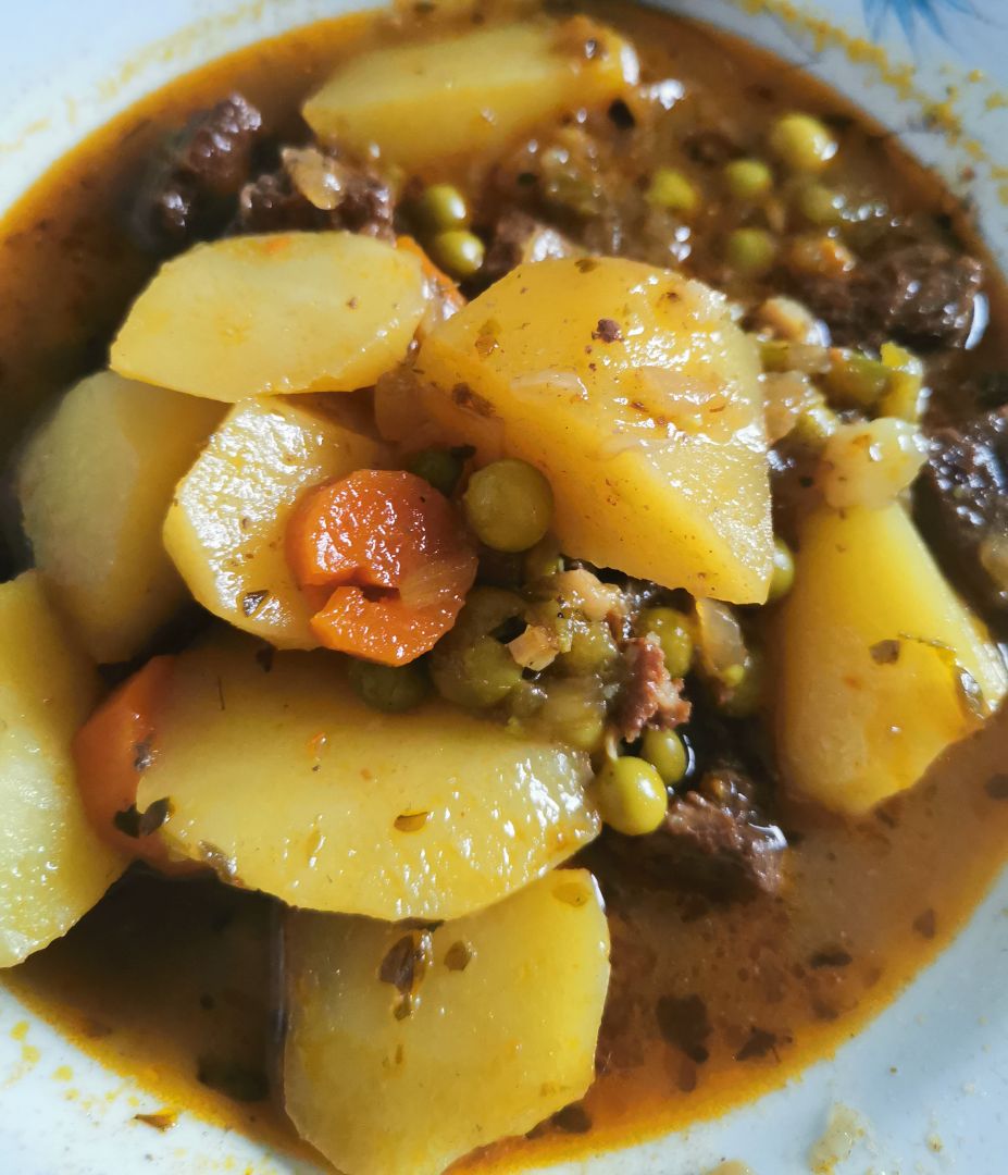 "Calderillo bejarano" (Guiso de patatas con carne) "Calderillo bejarano" (Guiso de patatas con carne)