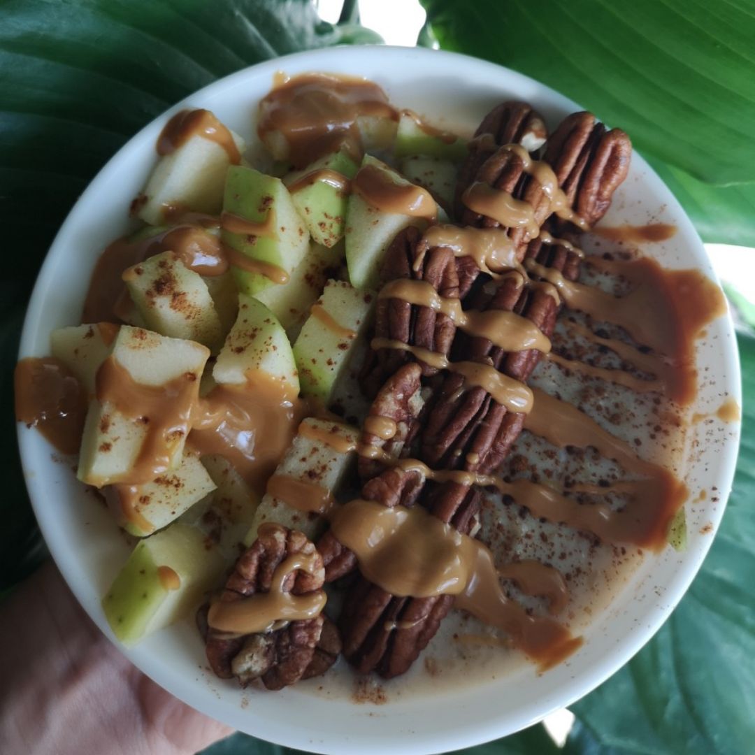 Porridge de avena con nueces y manzana 