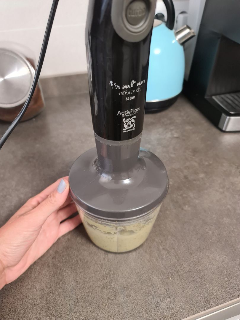 Espaguetis de calabacín con pesto de aguacate 🥑 Paso 2 Espaguetis de calabacín con pesto de aguacate 🥑 Paso 2
