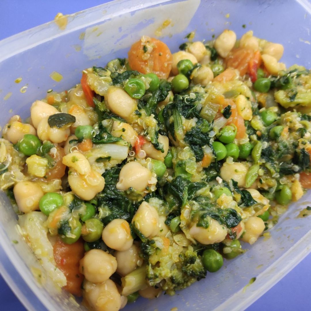 Garbanzos con quinoa y verdura