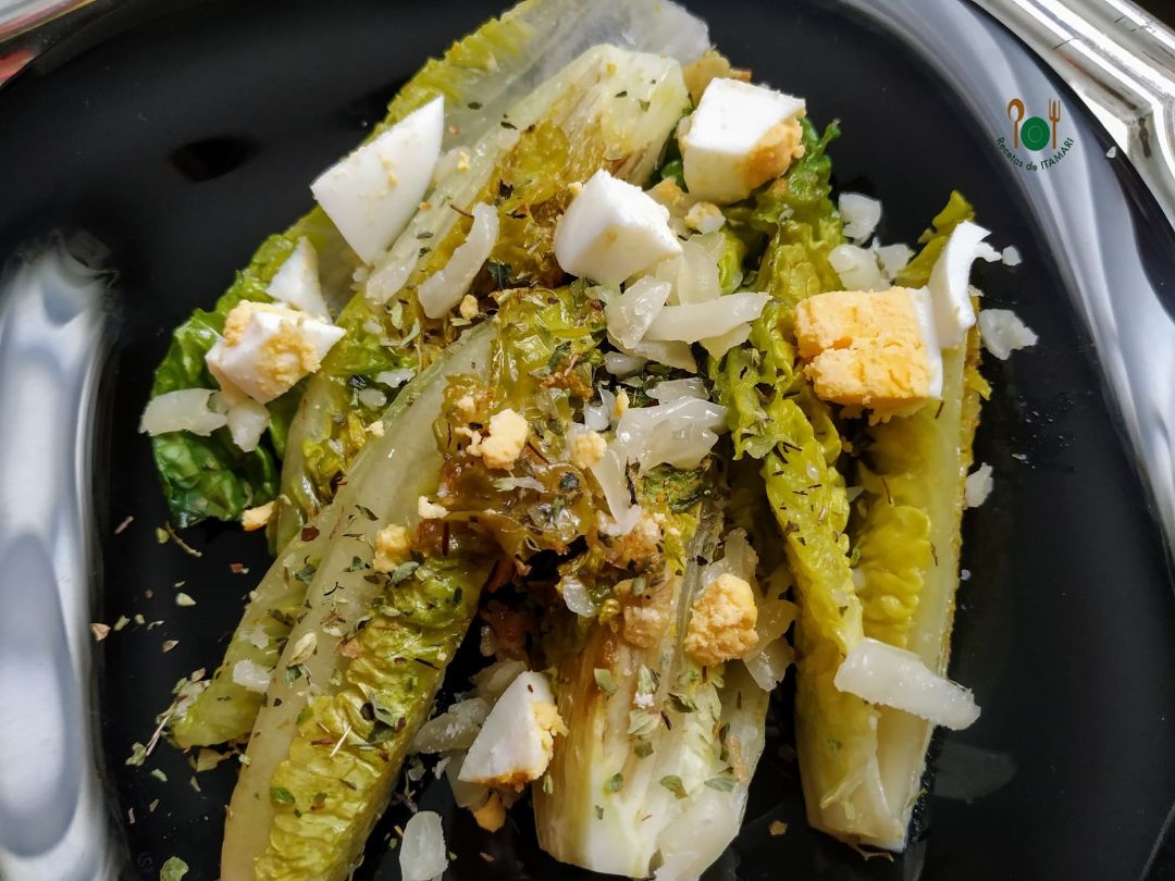Ensalada templada de lechuga, huevo y queso Ensalada templada de lechuga, huevo y queso