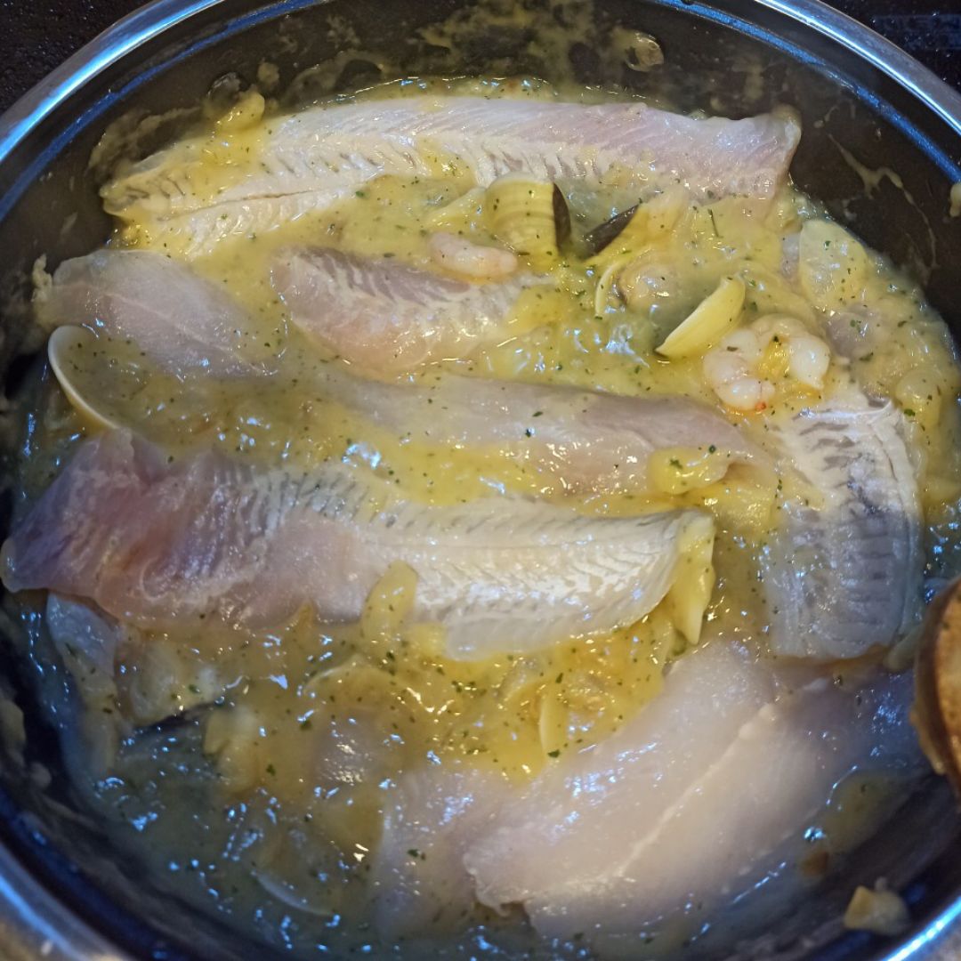Merluza en salsa verde (con gambas y almejas) Paso 3 Merluza en salsa verde (con gambas y almejas) Paso 3