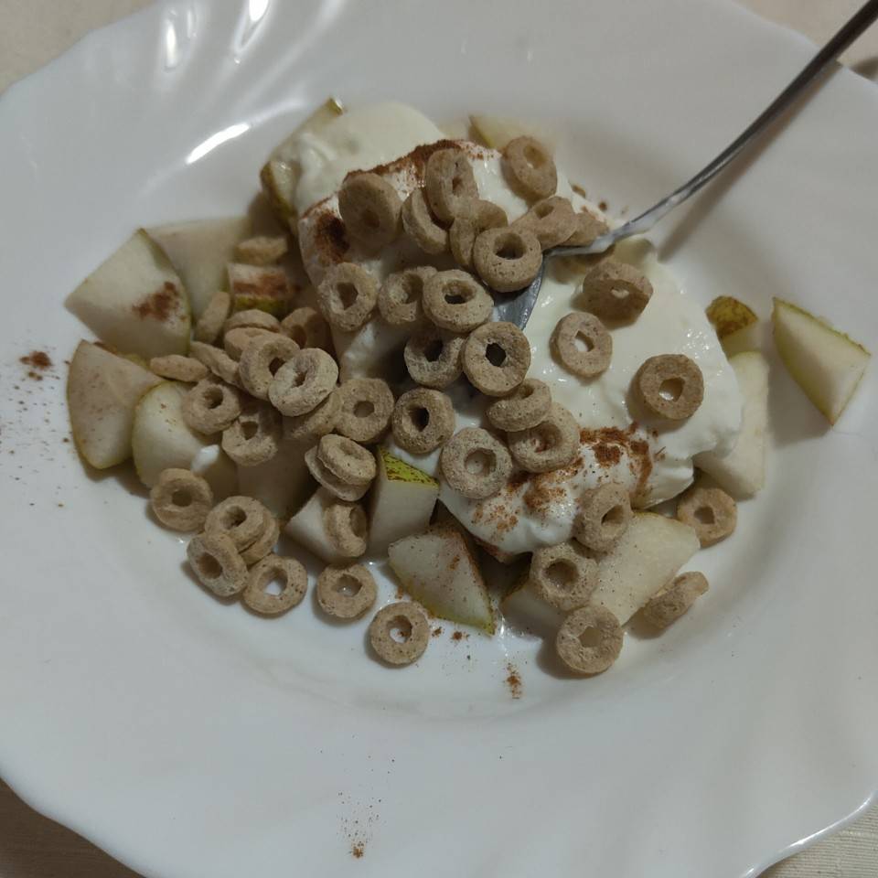 Yogur con pera y cereales crunchy Yogur con pera y cereales crunchy