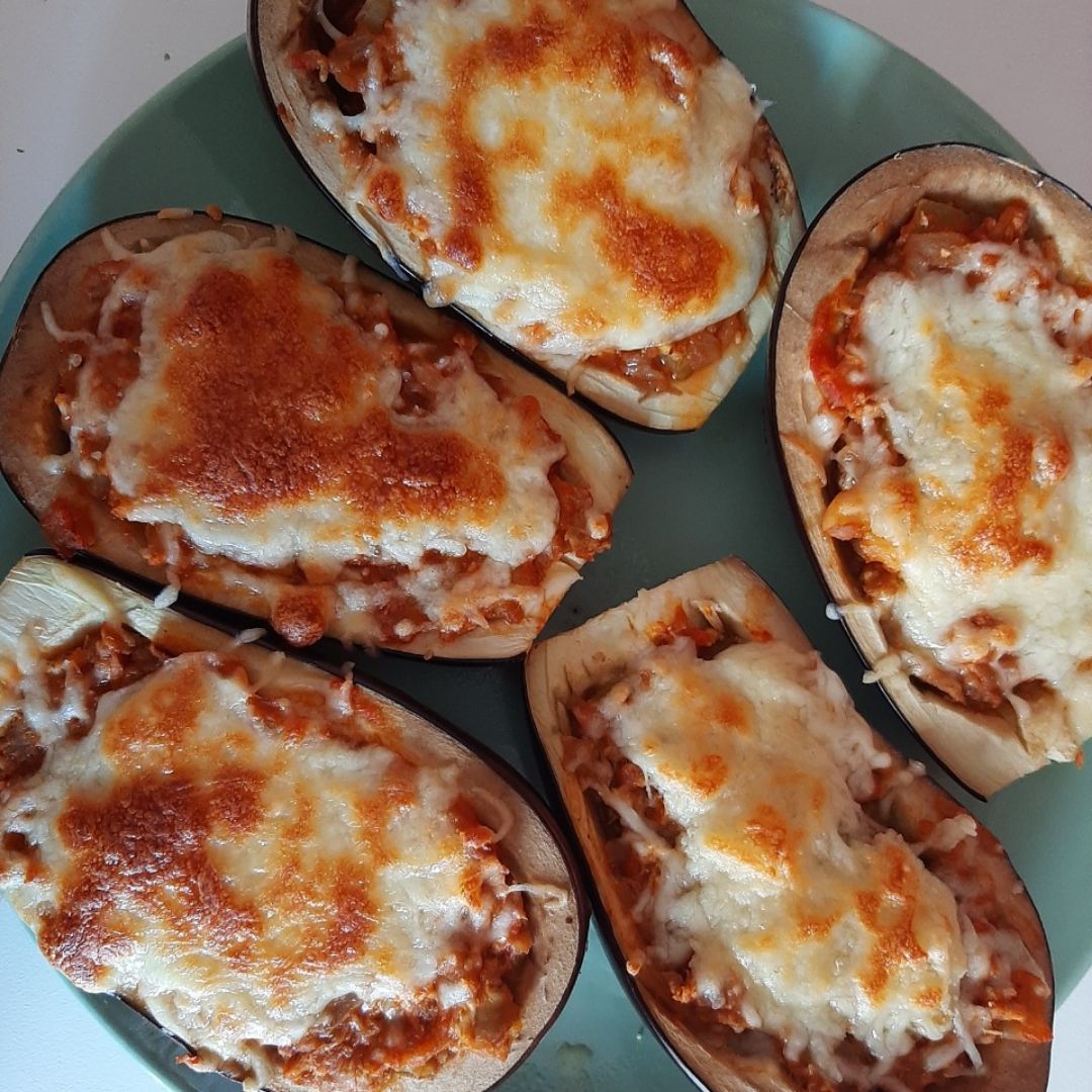 Berenjenas rellenas con verdura, atún, huevo y mozarella Berenjenas rellenas con verdura, atún, huevo y mozarella