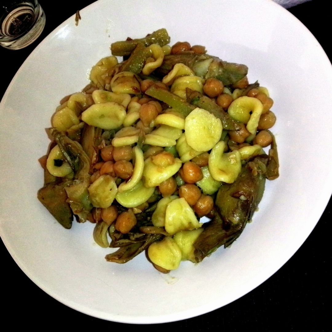 Orecchiette con garbanzos y alcachofas Orecchiette con garbanzos y alcachofas