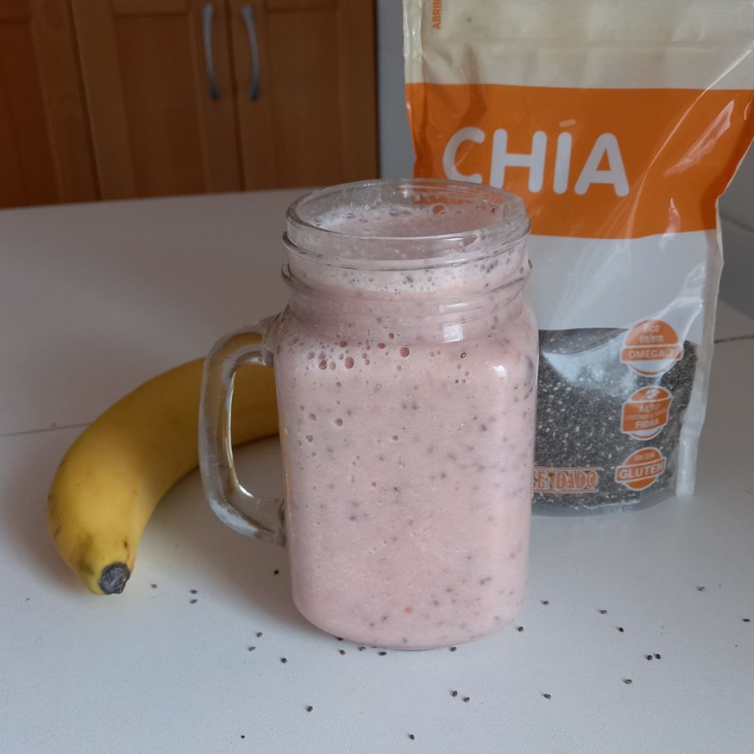 Smoothie de plátano, fresa y piña