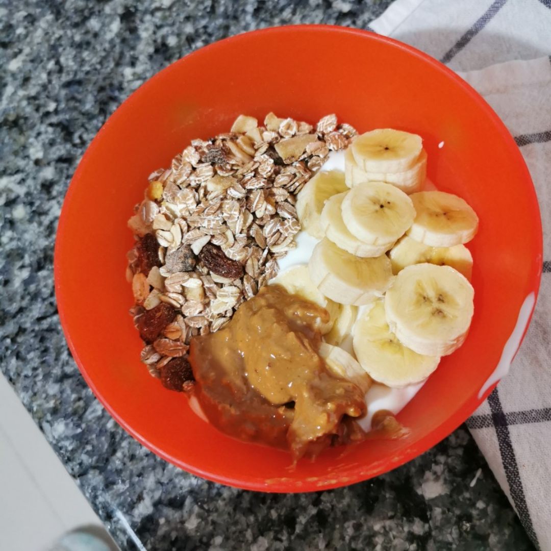 Yogur con muesli Yogur con muesli