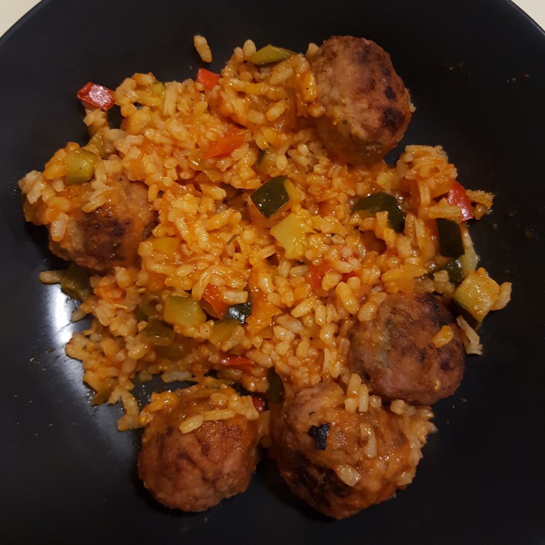 Albondigas con arroz Albondigas con arroz