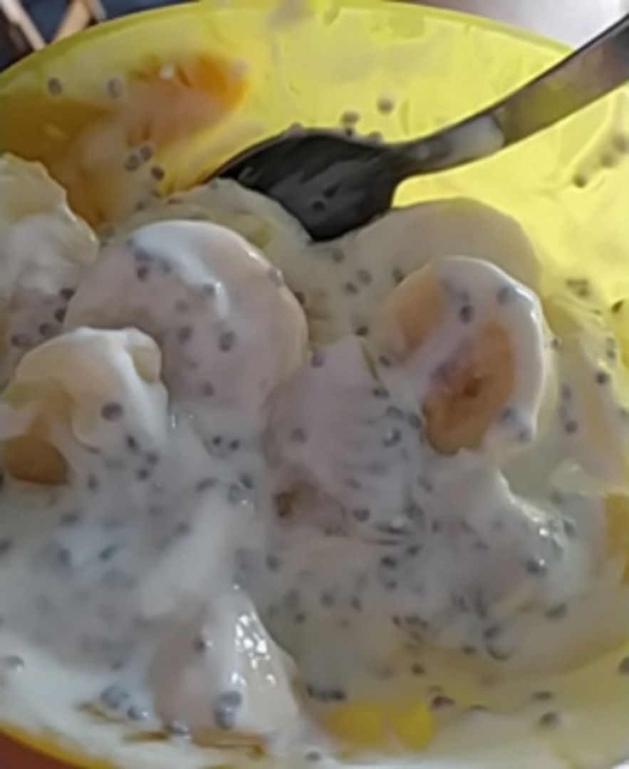 Yogur, kiwi gold, plátano y chia Yogur, kiwi gold, plátano y chia