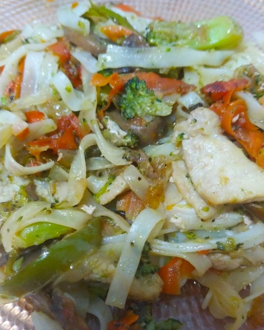 Noodles salteados con verduras y cerdo Paso 3 Noodles salteados con verduras y cerdo Paso 3