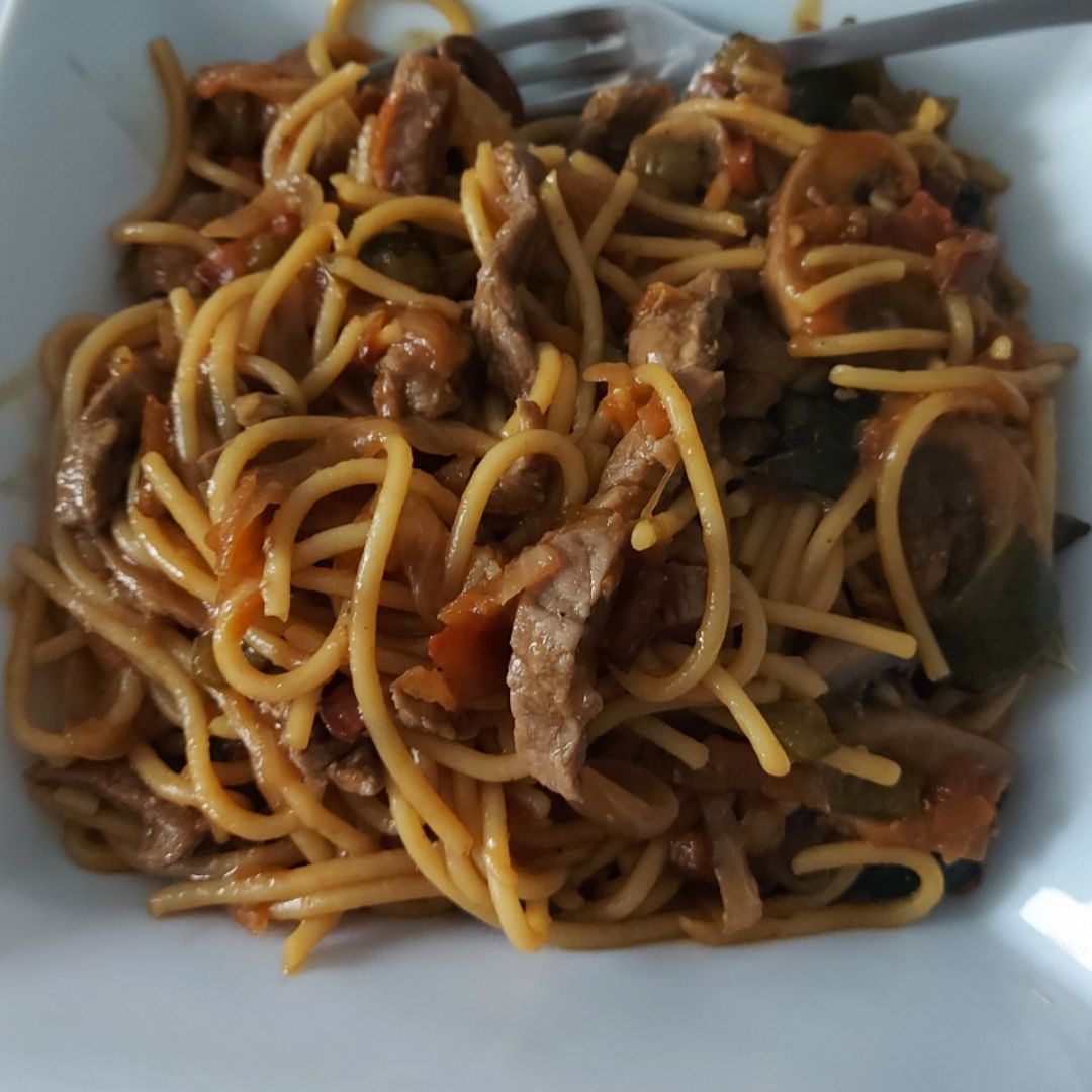 Espaguetis con verduras, ternera y soja Espaguetis con verduras, ternera y soja