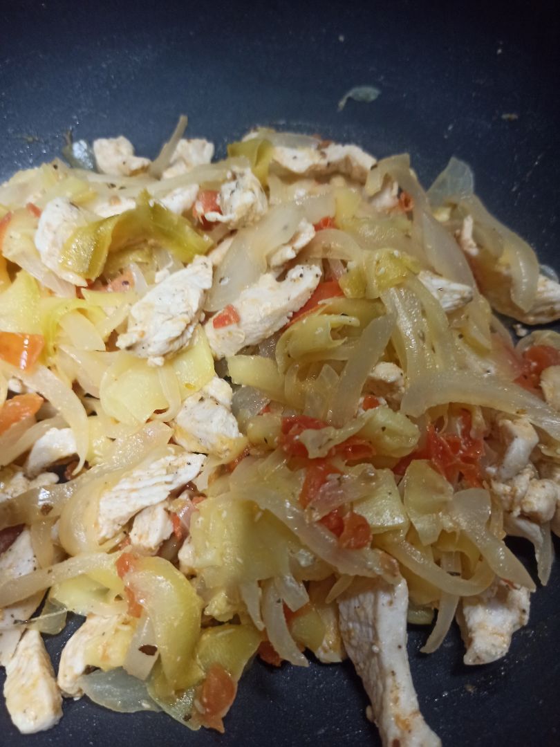 Fajitas de pollo, cebolla, tomate y calabacín Paso 1 Fajitas de pollo, cebolla, tomate y calabacín Paso 1