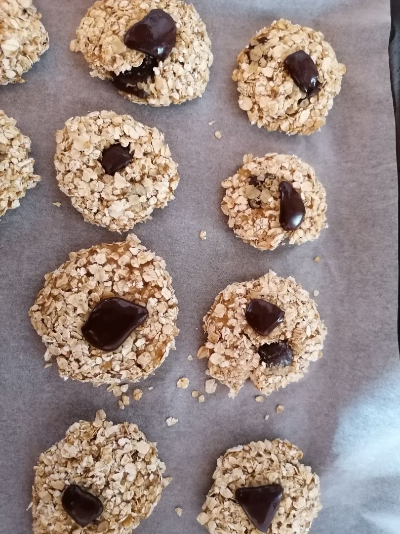 Galletas de plátano, avena y chocolate negro