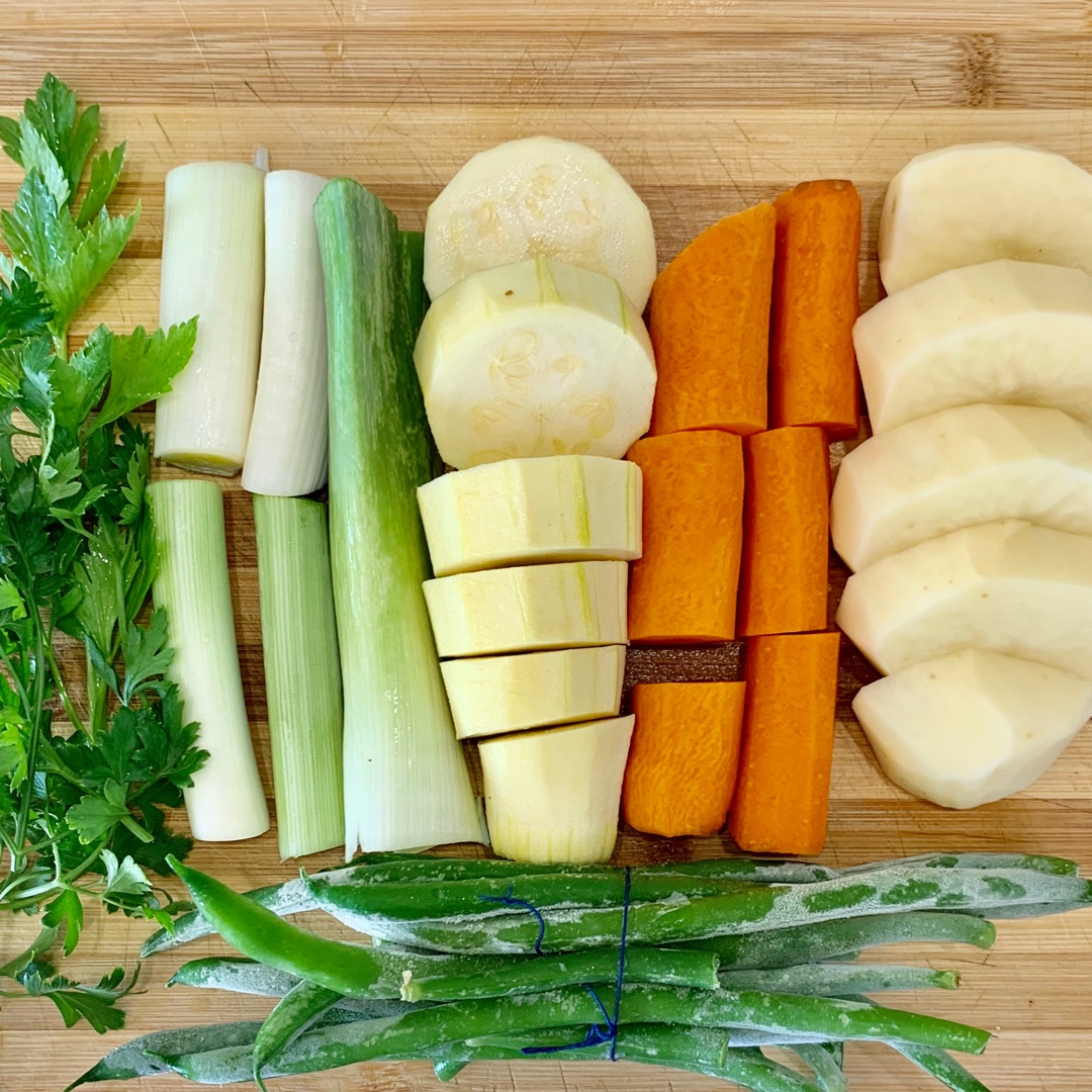 👉🏻 Caldo de La Abuela 👵🏼,  con verduras 🥕 y pavo feliz  🦃 Step 0
