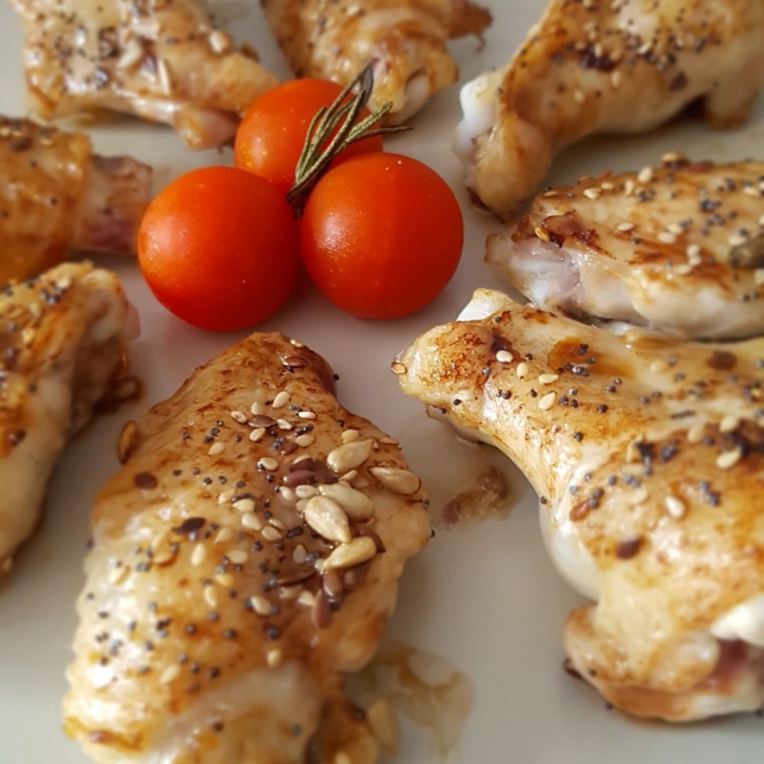 Alitas de pollo con soja y semillas
