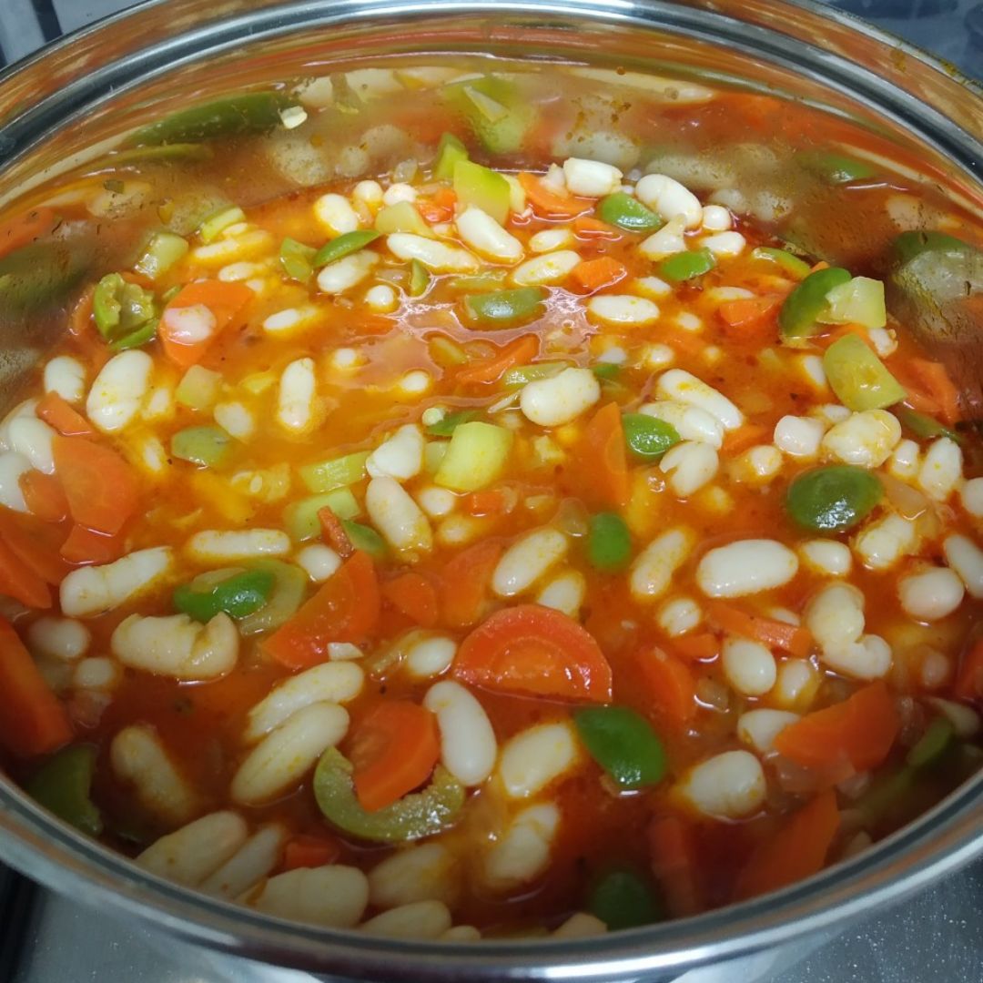 Guiso de alubias blancas con verduras y aceitunas 🍲 Paso 4 Guiso de alubias blancas con verduras y aceitunas 🍲 Paso 4