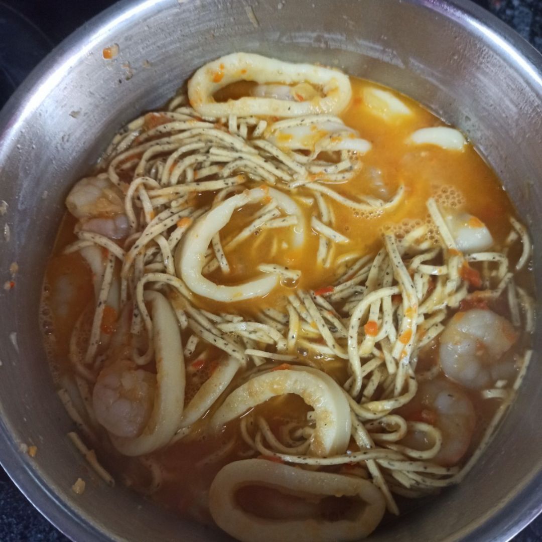 Tagliolini trufado con calamar y gambas Paso 4 Tagliolini trufado con calamar y gambas Paso 4