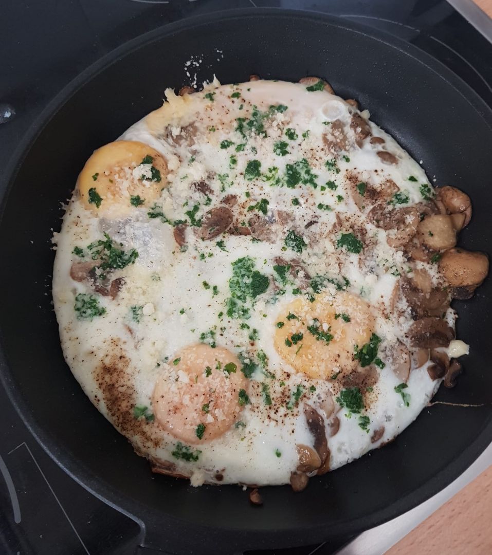 Champiñones con huevo Champiñones con huevo