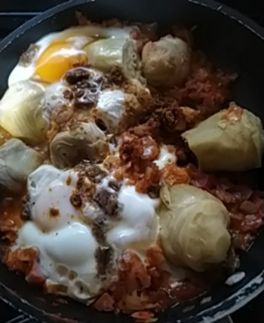 Salteado de alcachofas, jamón y huevo Salteado de alcachofas, jamón y huevo