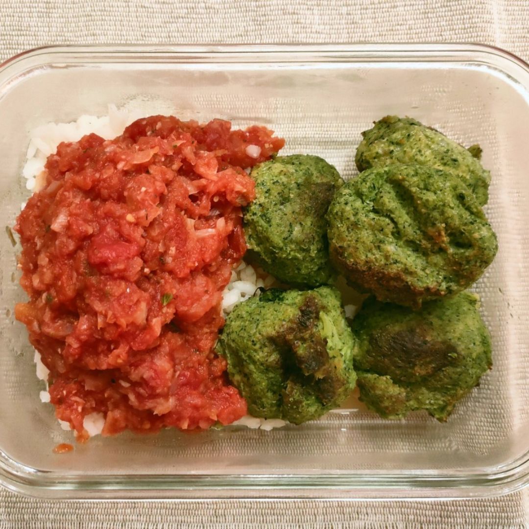Albóndigas de brócoli + arroz con tomate Albóndigas de brócoli + arroz con tomate