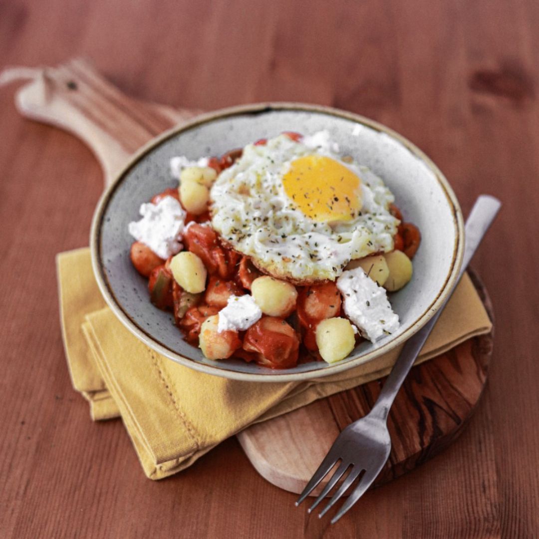 Ñoquis con champiñones, ricotta, tomate y huevo