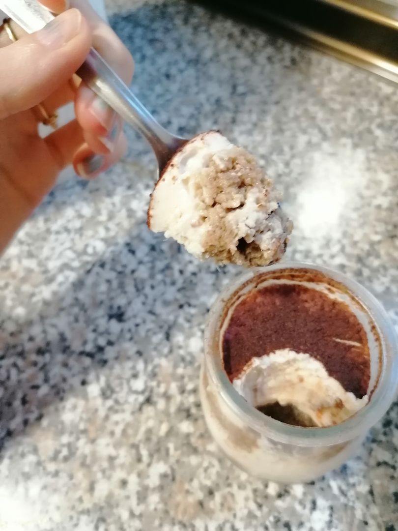 Tiramisu con bizcocho de avena y skyr Paso 4 Tiramisu con bizcocho de avena y skyr Paso 4