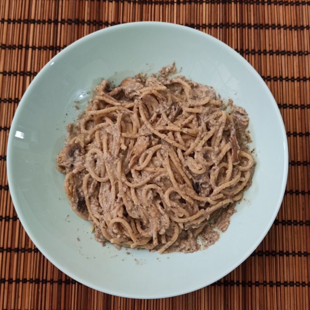 Espaguetis con salsa de setas (salsa funghi) 