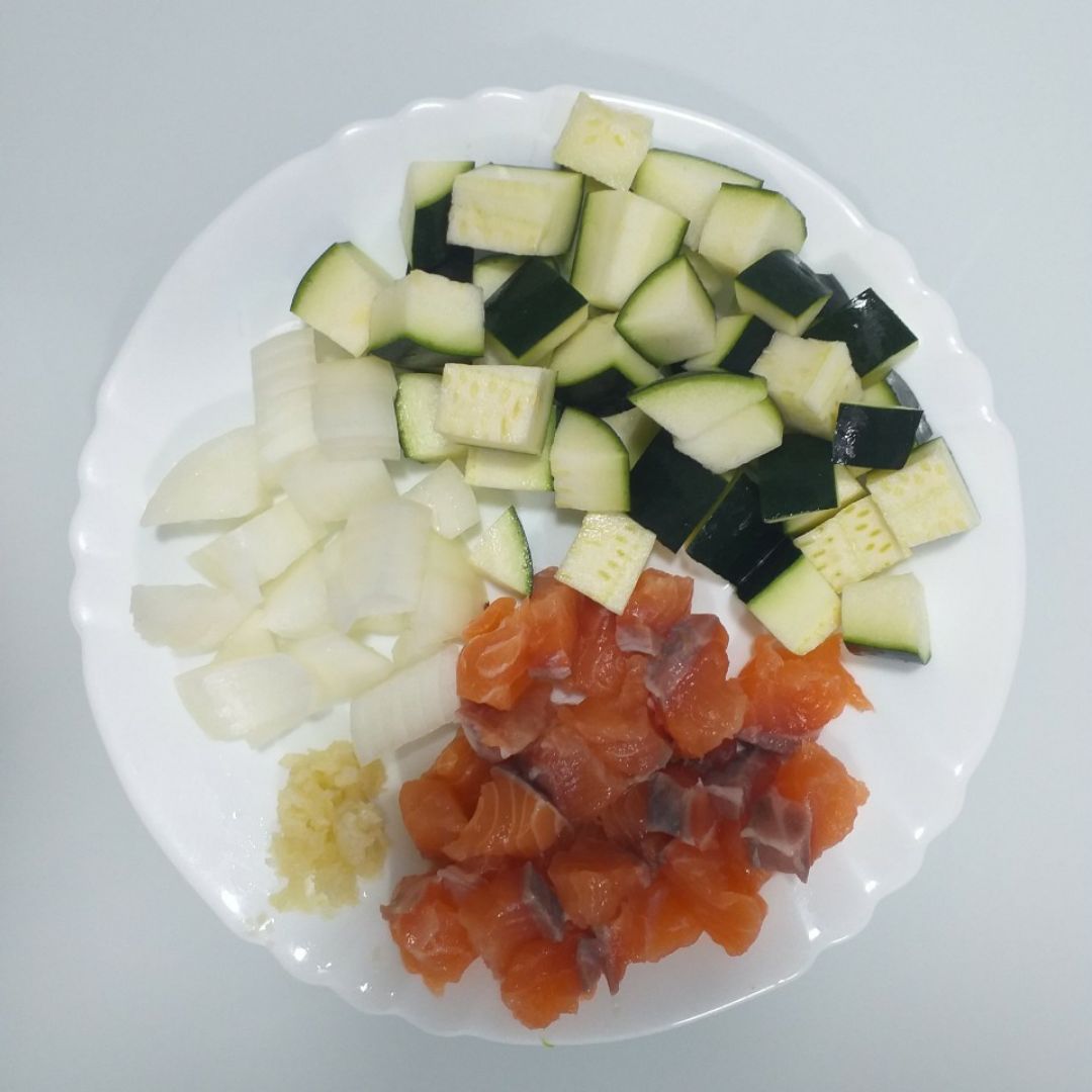Pasta con salm贸n y calabac铆n Paso 0 Pasta con salm贸n y calabac铆n Paso 0