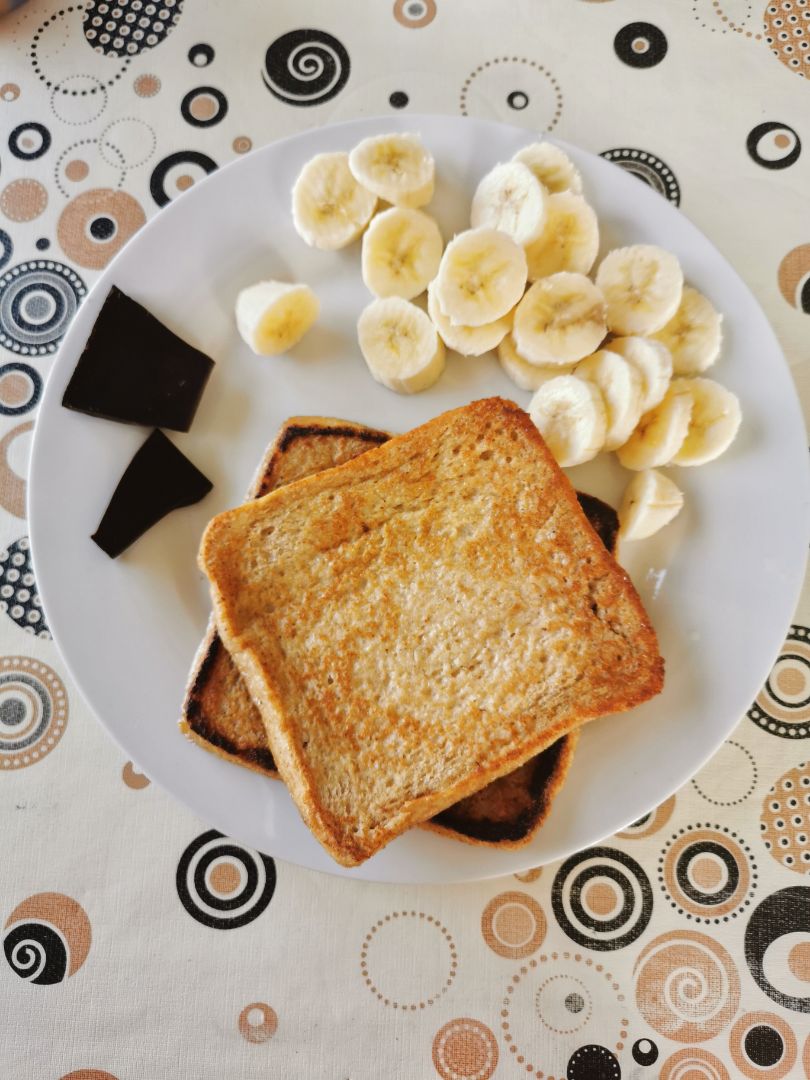 Tostadas francesas con plátano y chocolate