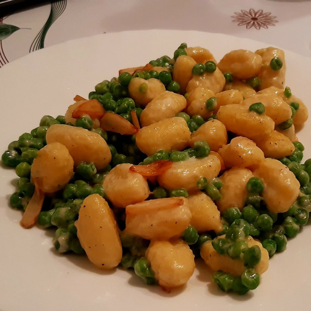 Gnoccis con guisantes 