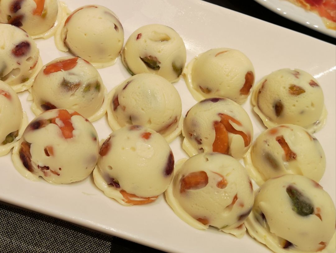Bombones de queso camembert y frutos secos 🧀🌰🥜 Bombones de queso camembert y frutos secos 🧀🌰🥜