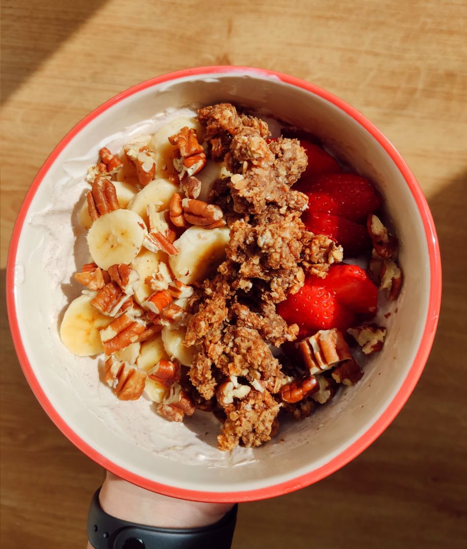 Granola bowl + Fruta fresquita Granola bowl + Fruta fresquita