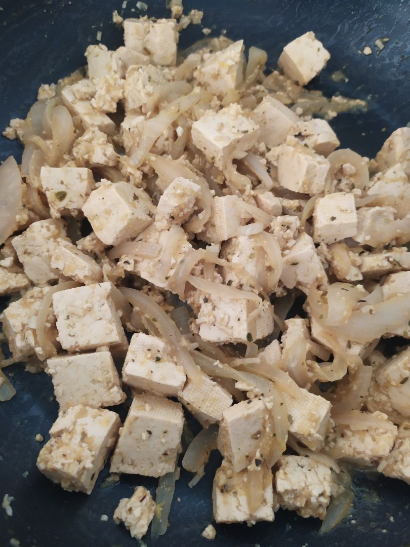 Tofu a la naranja con cebolla y patatas al microondas Paso 3 Tofu a la naranja con cebolla y patatas al microondas Paso 3
