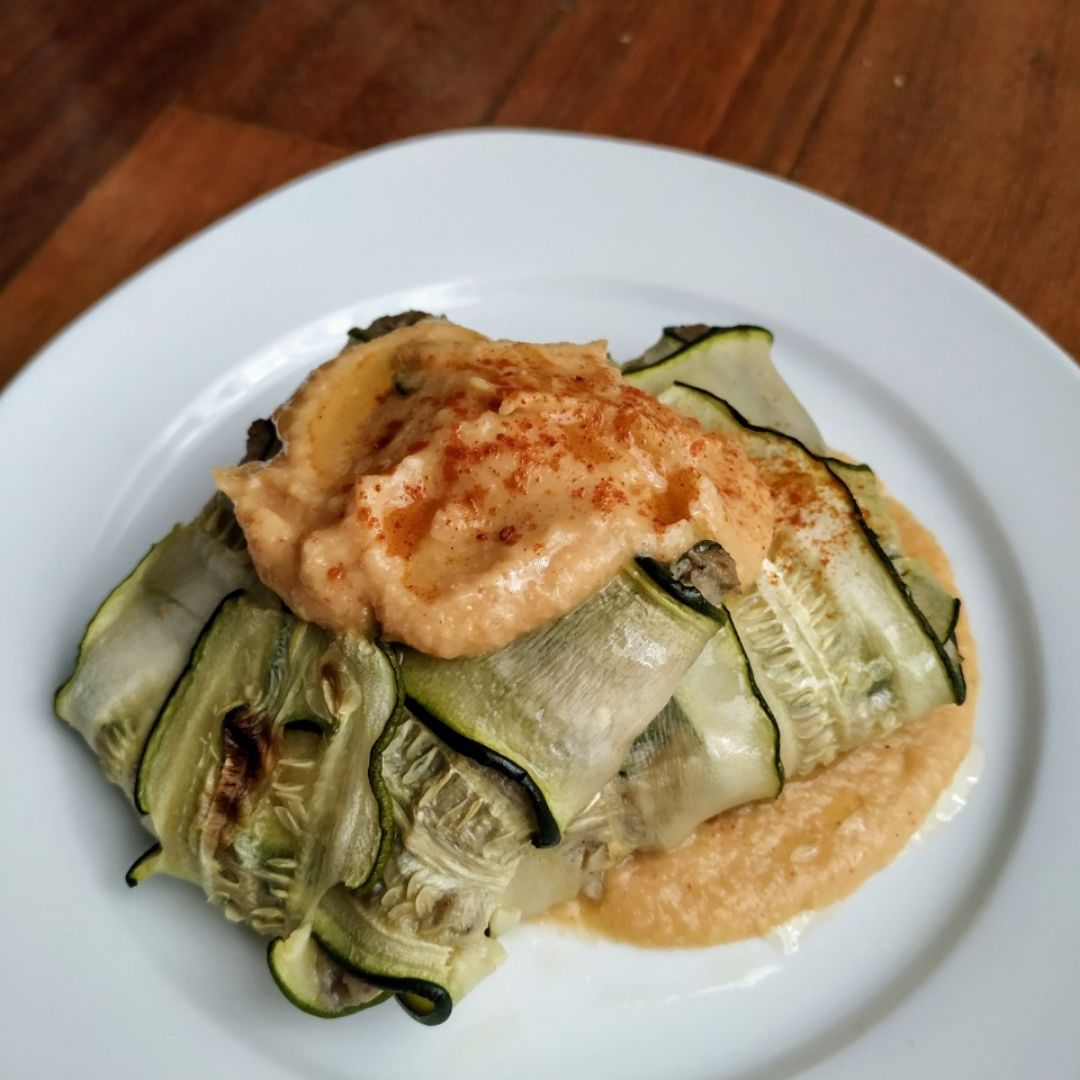 Raviolis de calabacín, setas y puerro con hummus Raviolis de calabacín, setas y puerro con hummus