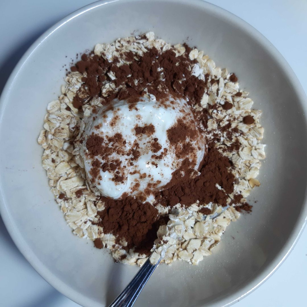Yogur natural con avena y cacao Yogur natural con avena y cacao