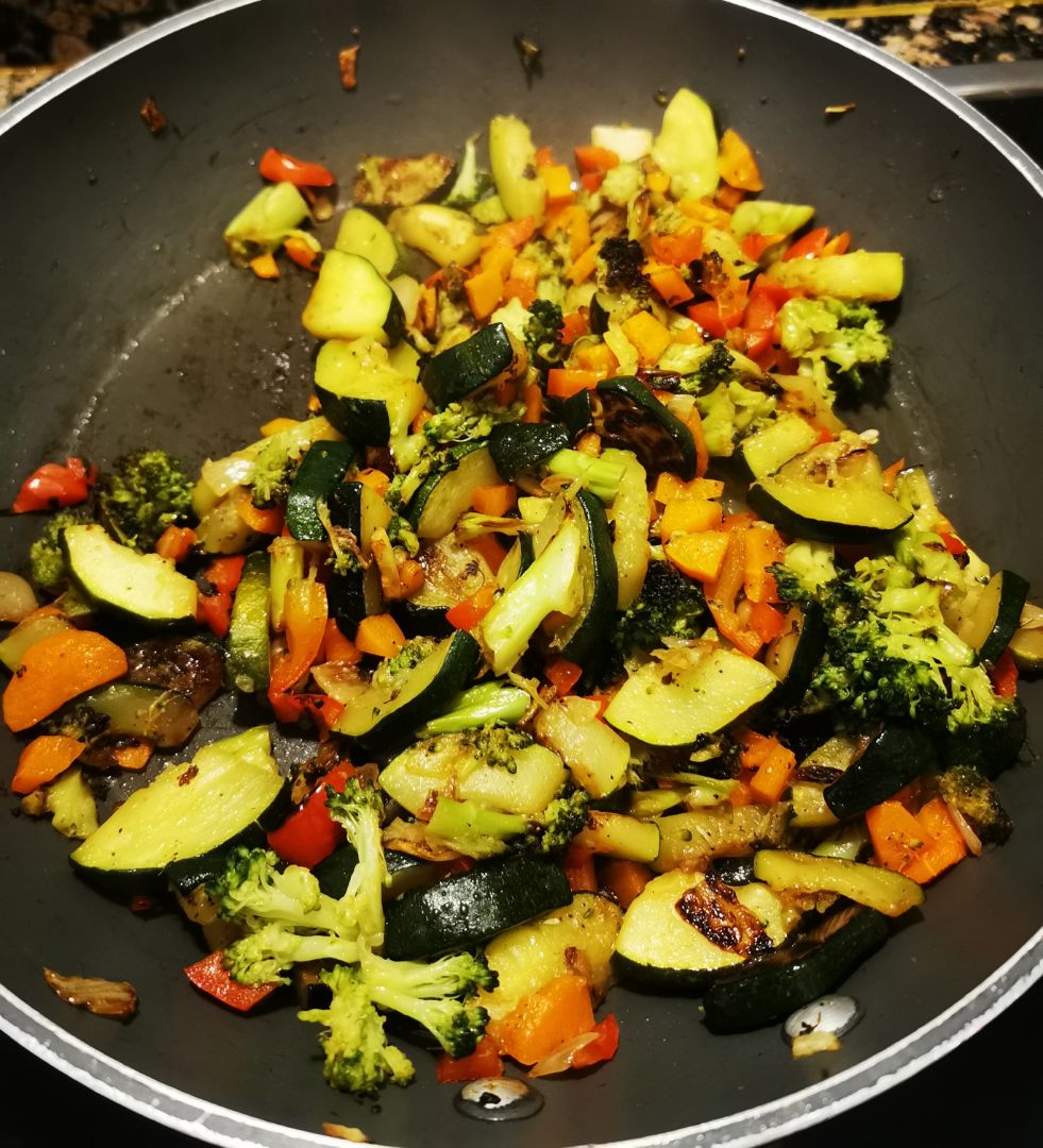 Verduras salteadas con garbanzos y contramuslos de pollo Paso 1 Verduras salteadas con garbanzos y contramuslos de pollo Paso 1