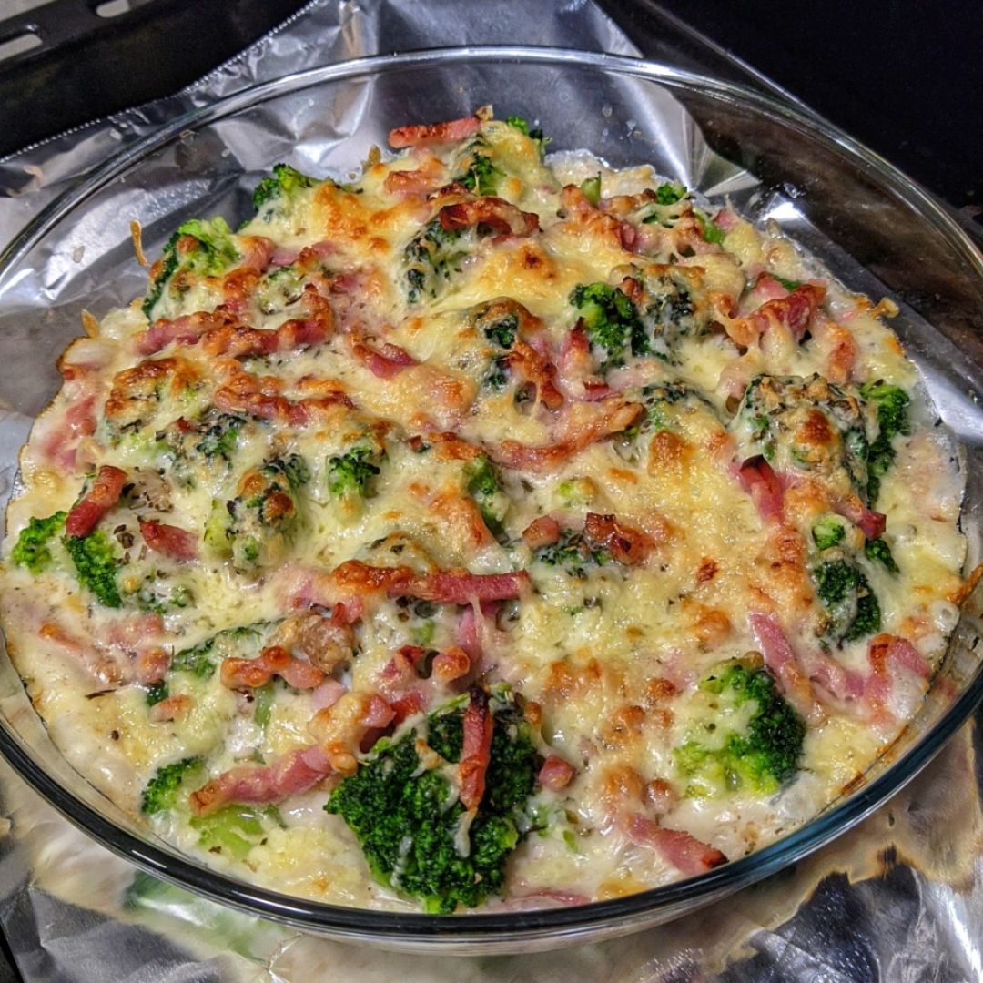 Brocoli gratinado con bechamel y lacon