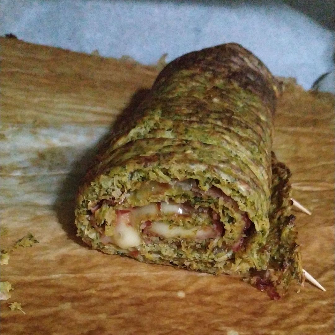Rollito de brócoli con mozarrella y jamón serrano