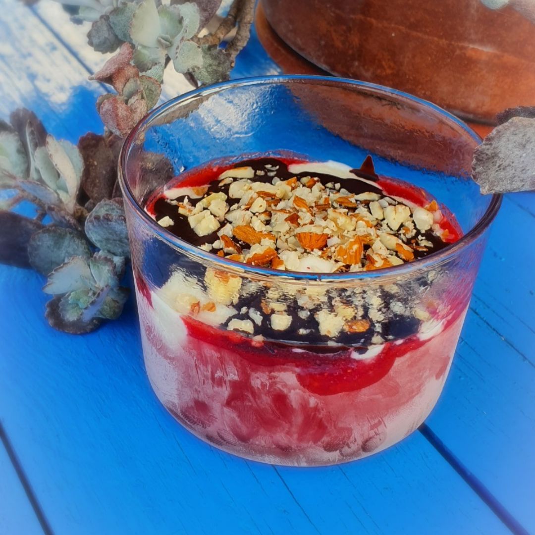 Helado de fresa con chocolate crujiente 🍓🍫 Helado de fresa con chocolate crujiente 🍓🍫