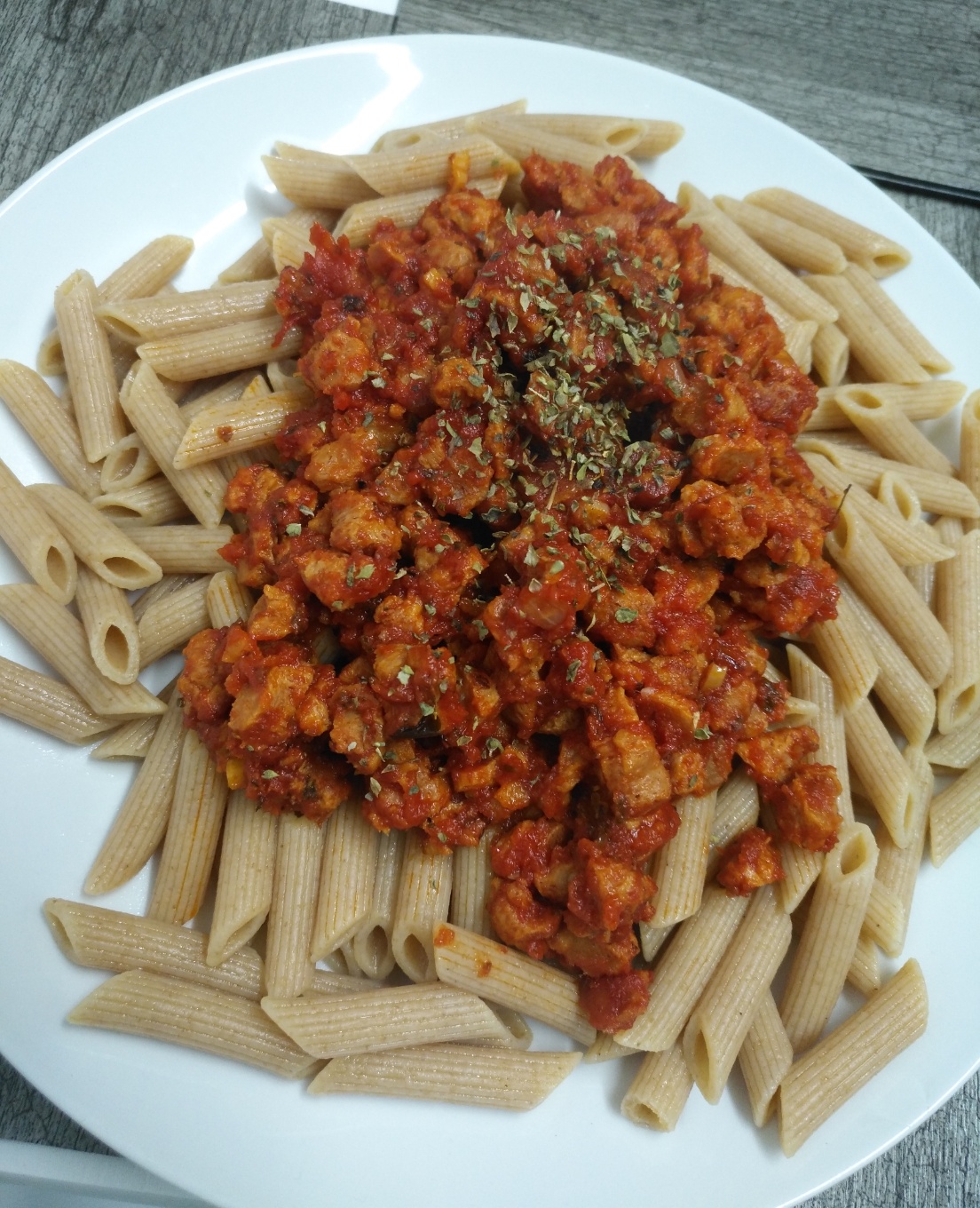 Macarrones integrales con boloñesa vegana