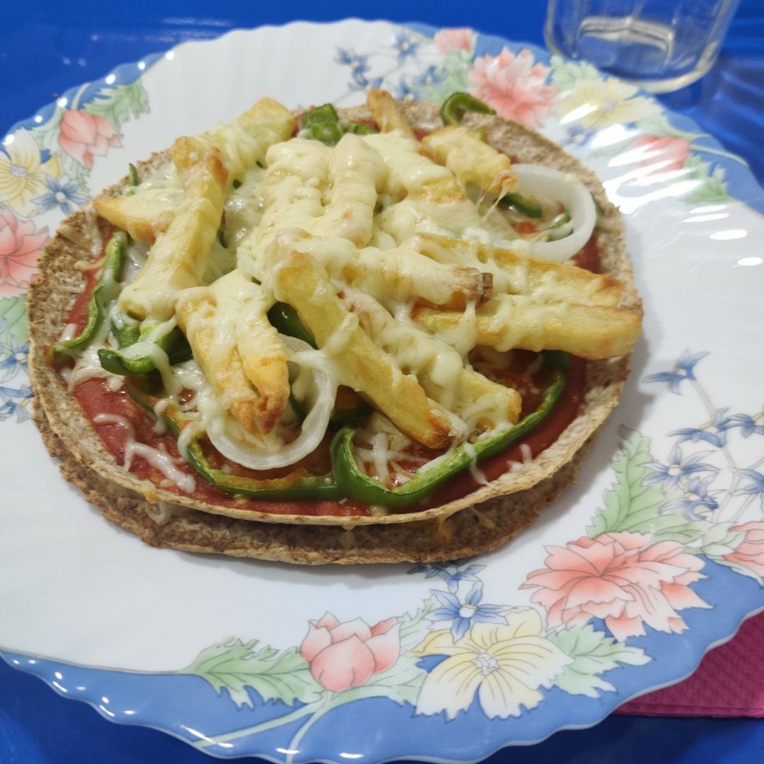Pizza vegetal con patatas fritas Pizza vegetal con patatas fritas