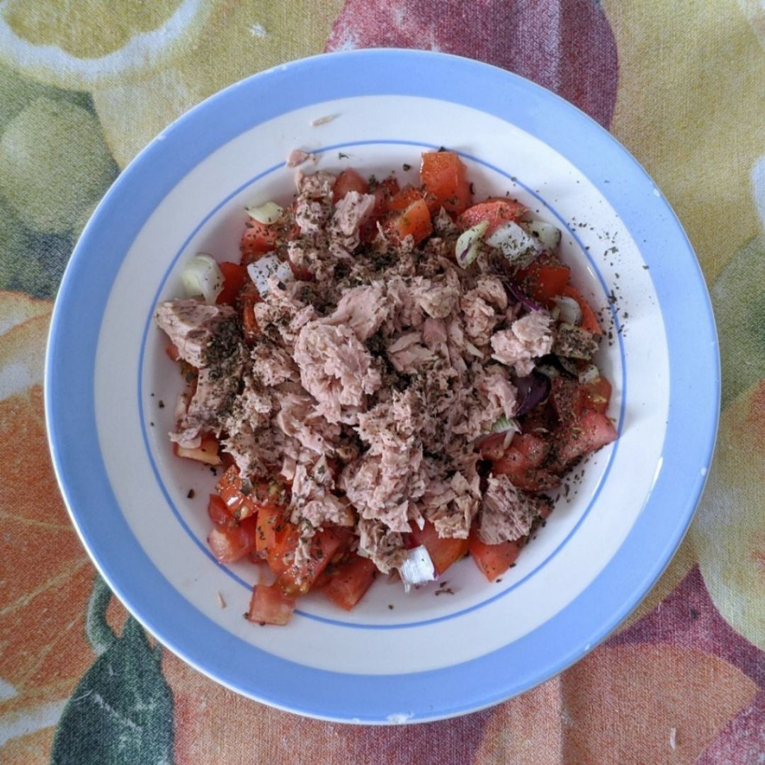 Ensalada de tomate y atĂșn (pipirrana) đ
Ensalada de tomate y atĂșn (pipirrana) đ