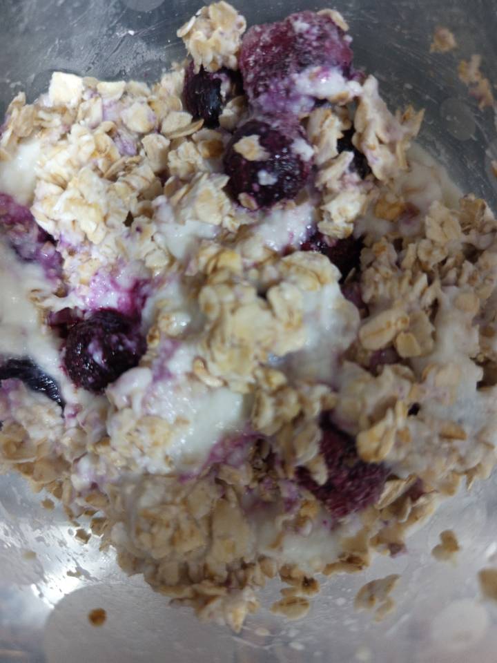 Yogur con avena y arándanos Yogur con avena y arándanos