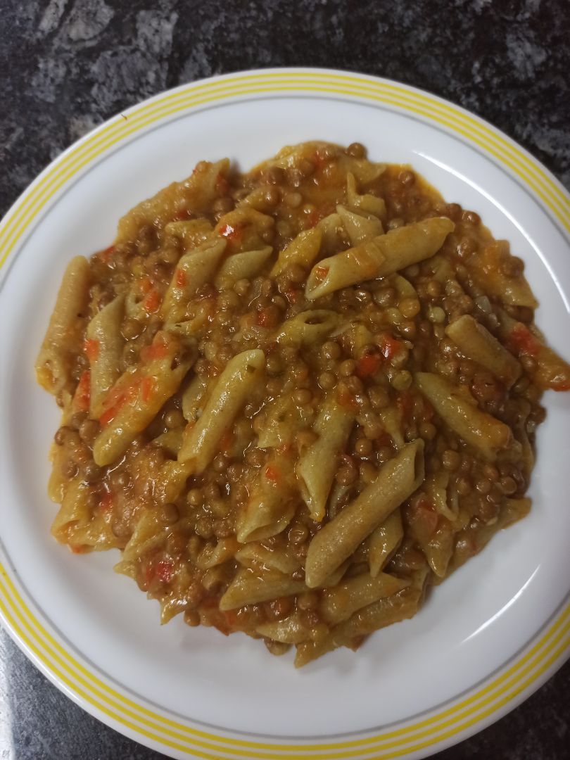 Macarrones integrales con lentejas al toque de anchoa Macarrones integrales con lentejas al toque de anchoa