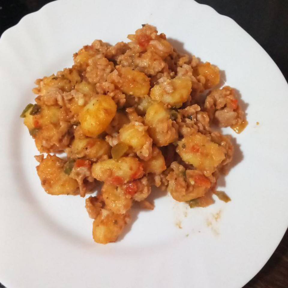 Ñoquis con carne y queso 