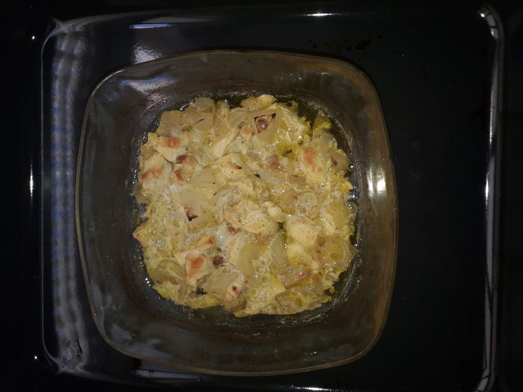 Pollo con cebolla y curry al horno Pollo con cebolla y curry al horno