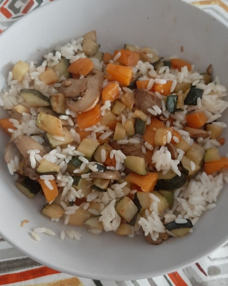 Arroz con verduras y champiñones Arroz con verduras y champiñones