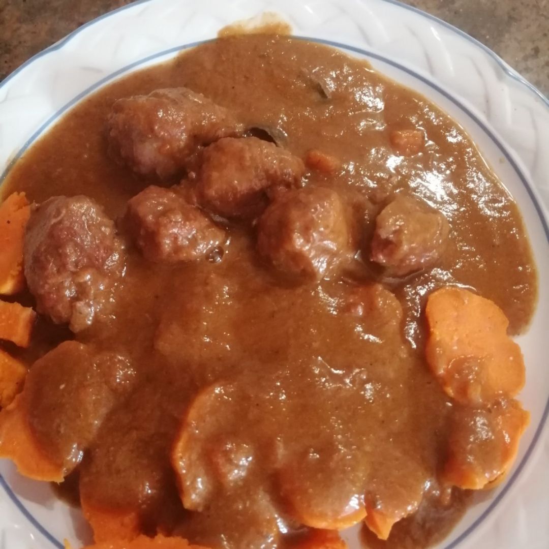 Carrillera en salsa de vino tinto con boniato Carrillera en salsa de vino tinto con boniato